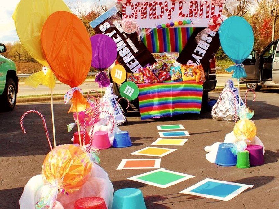 Candy Land themed trunk with oversized candy and balloons